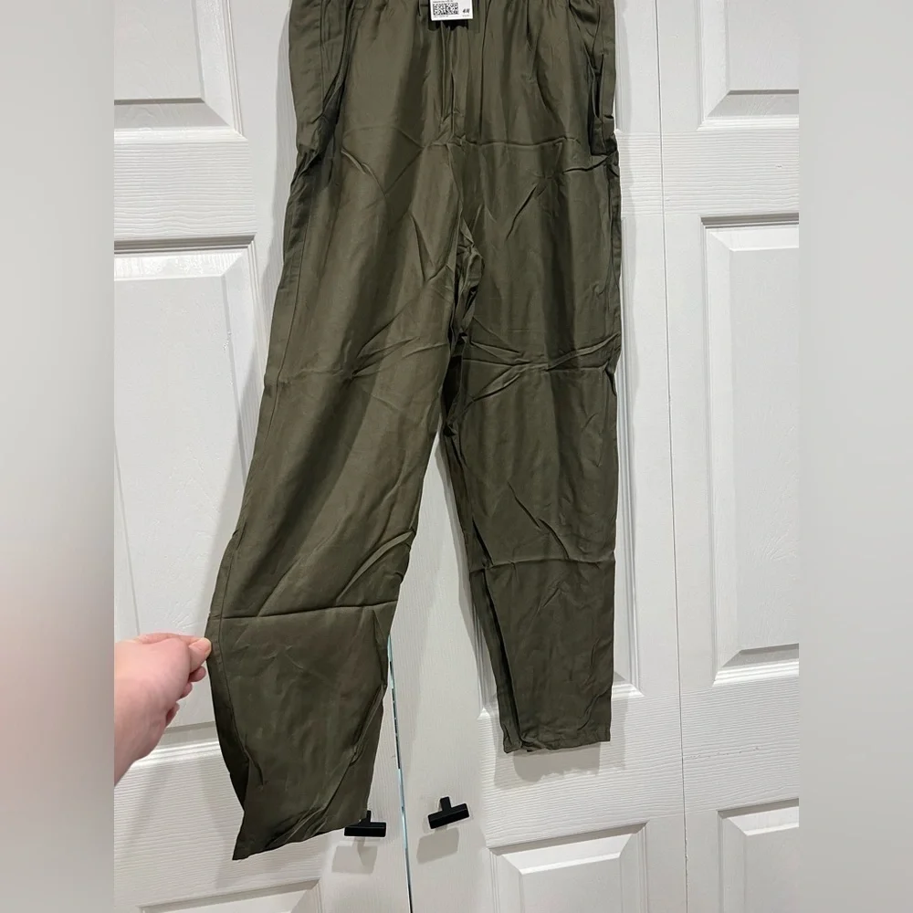NWT H&M green joggers retail $80